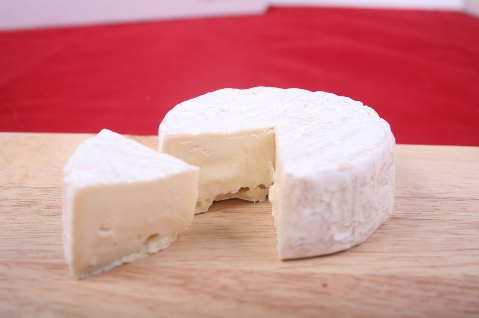 Ce au găsit specialiștii în brânza consumată de copiii internați din Argeș
