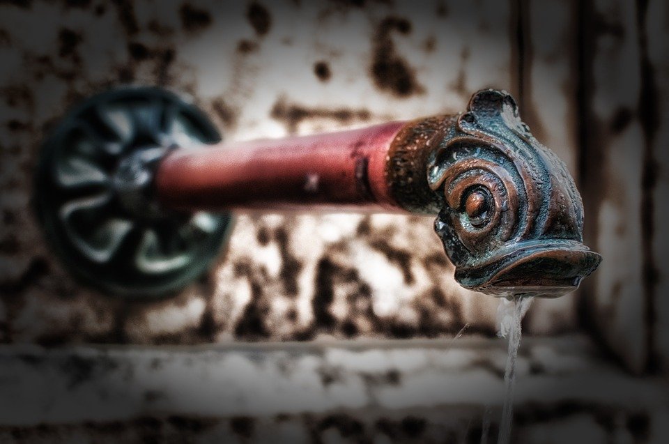 Criză de apă potabilă în Piatra Neamţ, de mai bine de 24 de ore