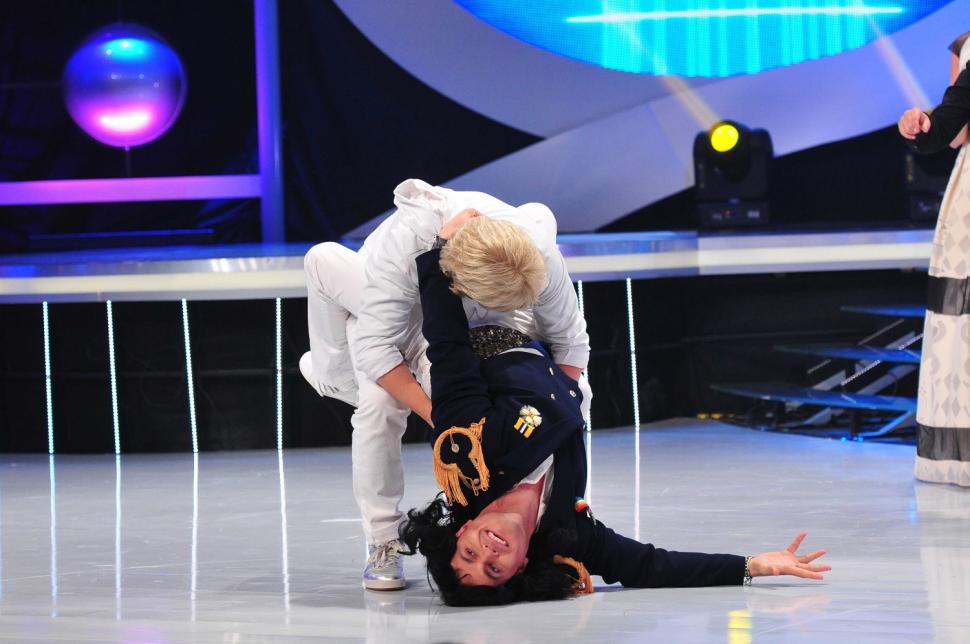 Spectacol la Te cunosc de undeva. Andrei Ștefănescu l-a scăpat în cap pe Liviu Vârciu 368164