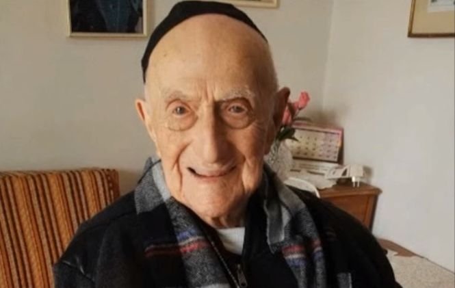 Cartea Recordurilor: Cel mai bătrân bărbat din lume este un supraviețuitor al Holocaustului. Vezi câți ani are