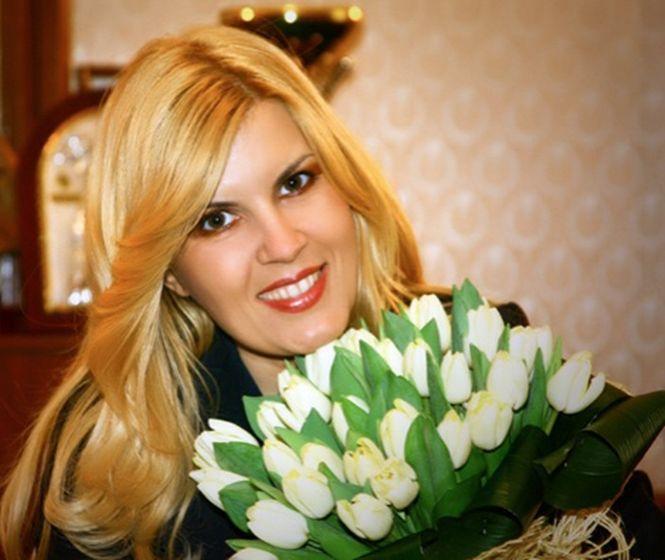Elena Udrea, nașă de botez. Pe cine a creștinat fosta blondă de la Cotroceni și ce cadouri i-a făcut copilului. Vezi FOTO