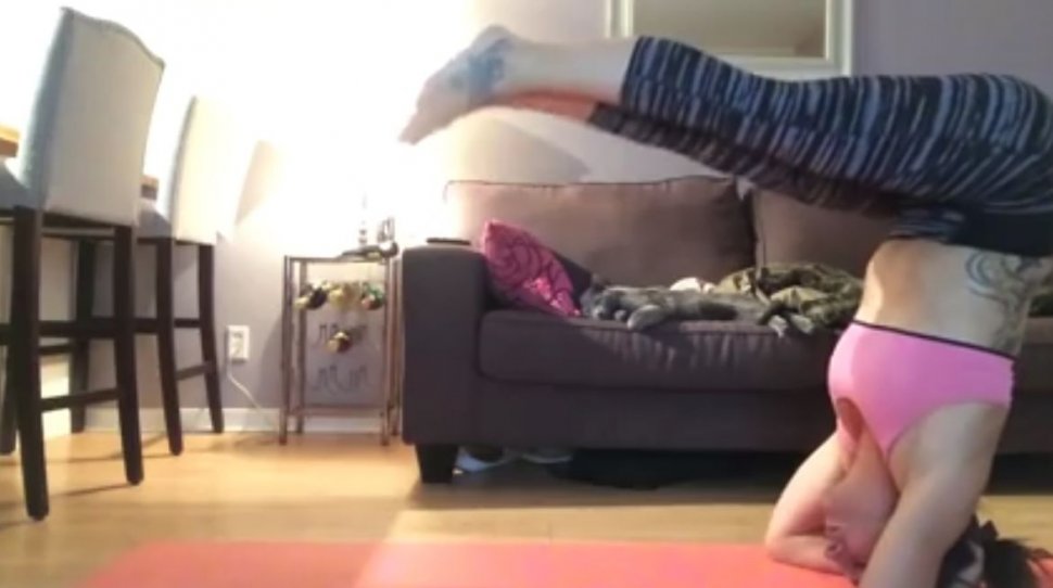 VIDEO Yoga dezastrelor: Cum să nu stai în cap 