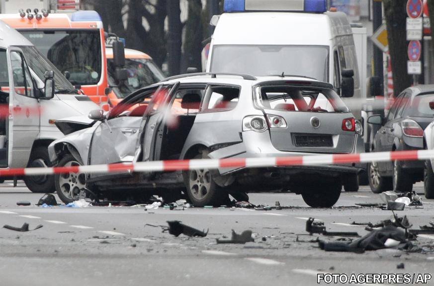 VIDEO. O mașină a explodat în Berlin. Cel puțin o persoană a fost ucisă în deflagrație. Poliția se așteaptă la noi explozii
