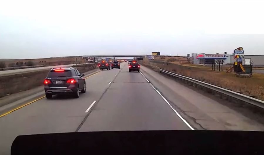Imagini halucinante din trafic! Ce se întâmplă după ce șoferul unui SUV refuză să păstreze distanța de siguranță