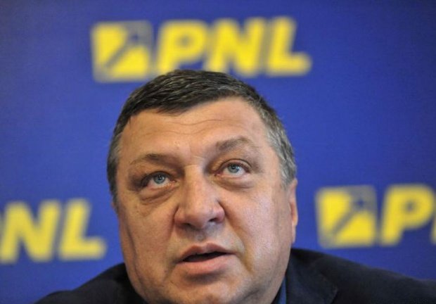 PNL: PSD a creat ”tomberoane” în politică
