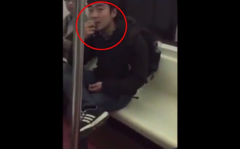 Un bărbat care sparge semințe la metrou primește o lecție neașteptată