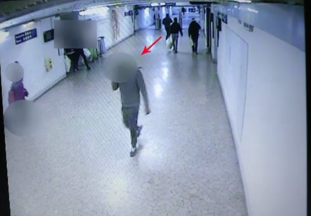Imagini șocante. Un român a lovit cu ciocanul o tânără în Italia - VIDEO 