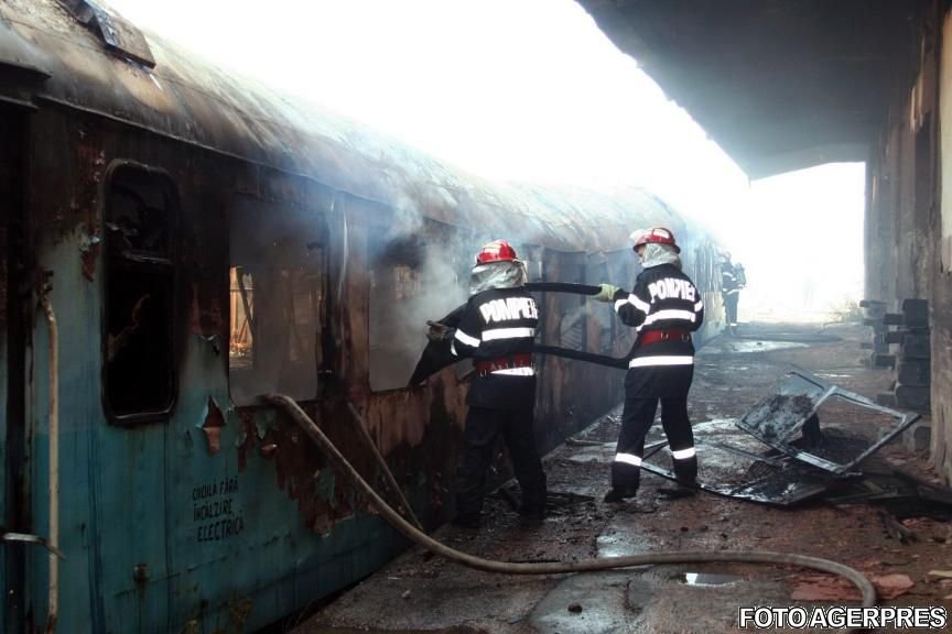 Vagon de tren incendiat la Iași
