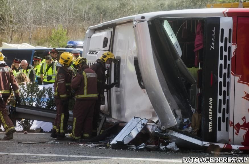 Accident cumplit în Franța. 12 oameni au murit, după ce un microbuz s-a ciocnit cu un camion