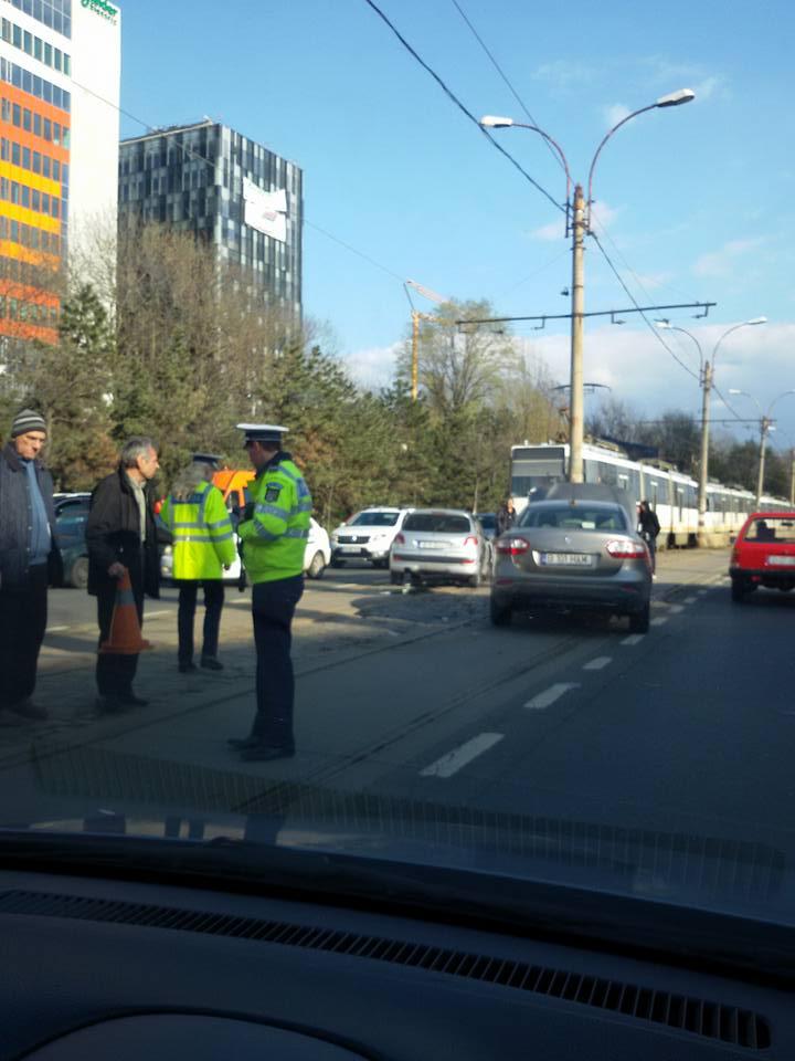 Accident rutier în zona Aviației din Capitală. Circulația tramvaielor a fost blocată 371329