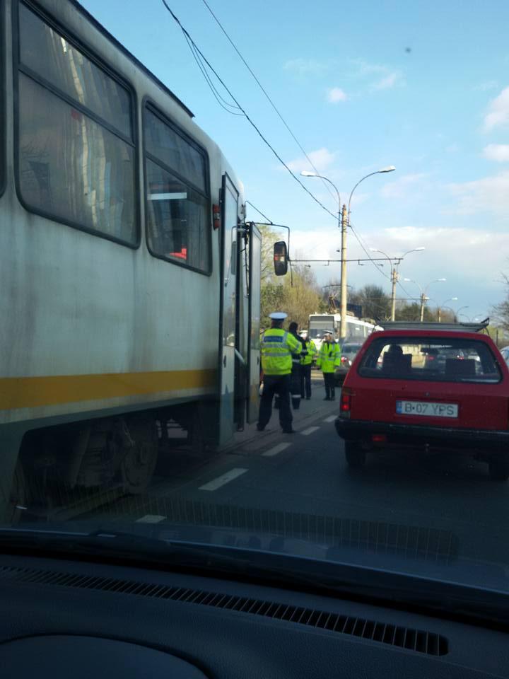 Accident rutier în zona Aviației din Capitală. Circulația tramvaielor a fost blocată 371330
