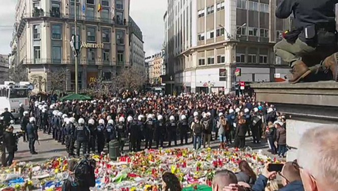 Noi incidente în Bruxelles. Suporteri ai cluburilor de fotbal s-au ciocnit cu forţele de ordine