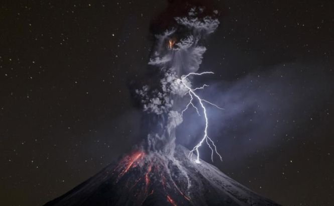 Erupție spectaculoasă a unui vulcan din Mexic