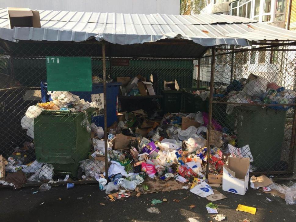 Râmnicu Vâlcea, sufocat de gunoaie din cauza firmei de salubrizare 371553