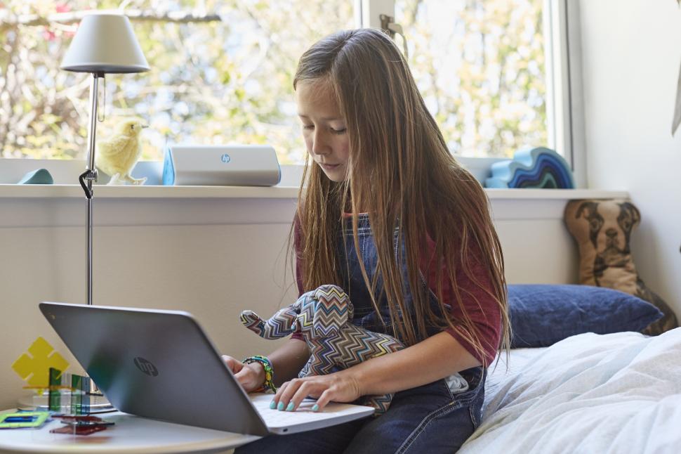 (P) Experiențe online mai rapide, simplificate și securizate, cu noul Chromebook de la HP 363174