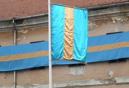 Ce a pățit un primar care a refuzat să dea jos drapelul Ținutului Secuiesc de pe sediul instituției