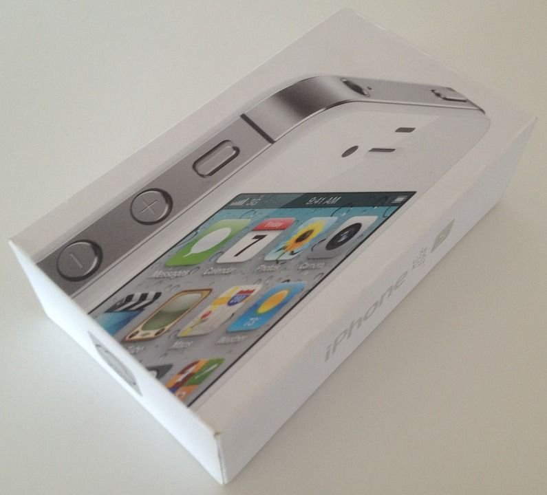 A comandat un iPhone 6s online, însă nu se aștepta să primească asta în cutie! 