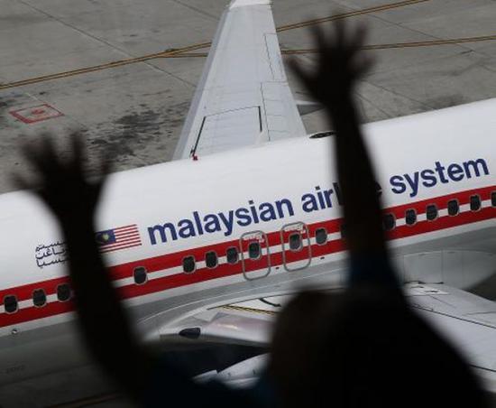 Fragment din epava avionului MH370, găsit pe o insulă din Oceanul Indian