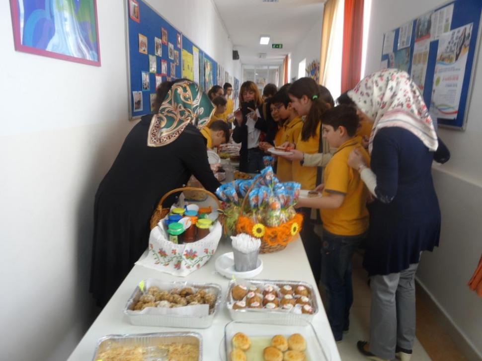 Târg culinar caritabil pentru familia Soare din campania Schimbă o viață 373007