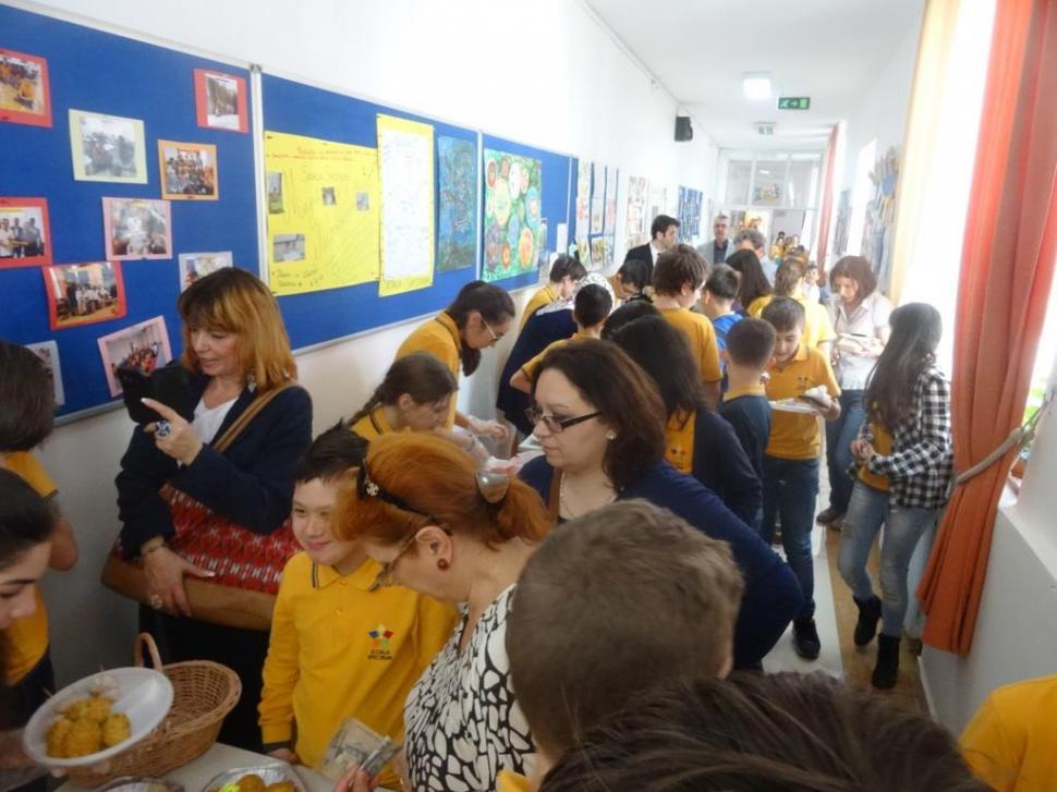 Târg culinar caritabil pentru familia Soare din campania Schimbă o viață 373009