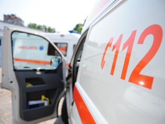 Un microbuz cu pasageri s-a răsturnat la Suceava: Zece persoane au ajuns la spital