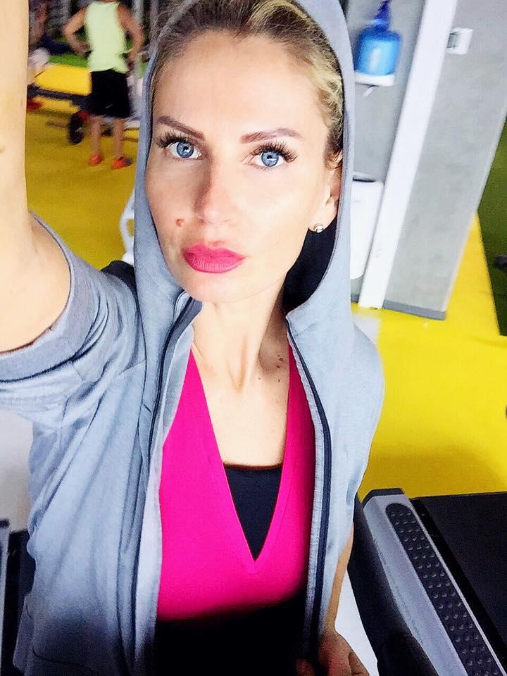  Cum a pozat o celebră artistă de la noi! Imagini de infarct 373185