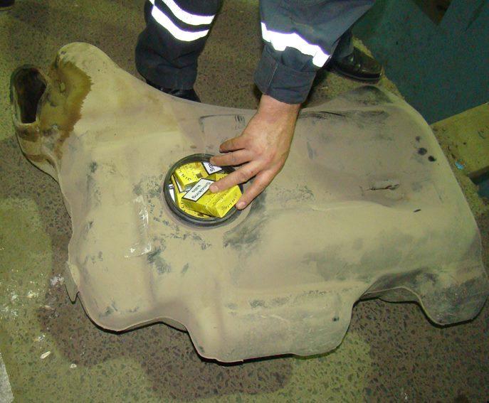 Ce au descoperit polițiștii de frontieră în bordul și scanunele unei mașini. În locul airbagului erau... 373881