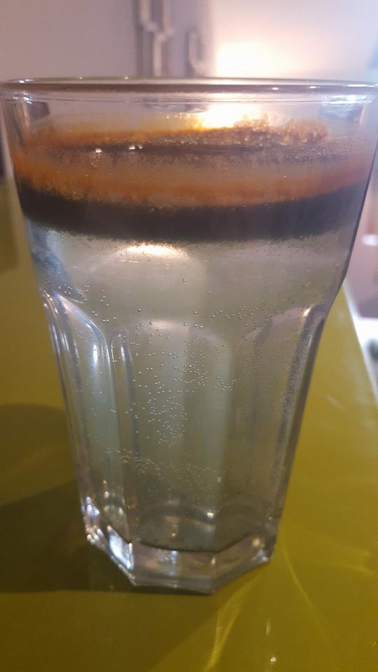 Ce scarbos! S-a dus tot paradisul... Poza postata de Andreea Marin pe Facebook: "Ne aude cineva?" 373918