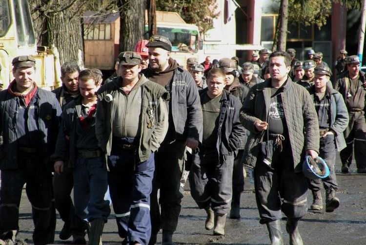 Minerii organizează “marșul disperării” până în București. Ortacii pornesc luni dimineață spre Capitală