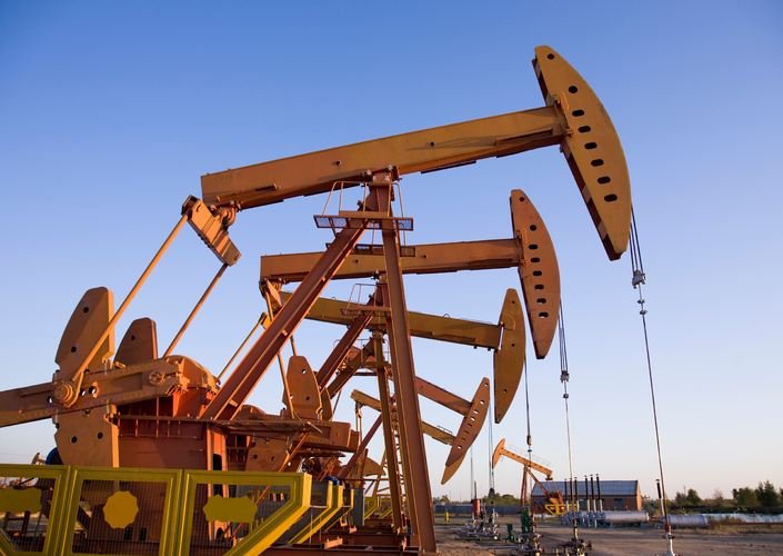 Rusia şi Arabia Saudită îngheaţă producţia de ţiţei, în încercarea de a creşte preţul petrolului