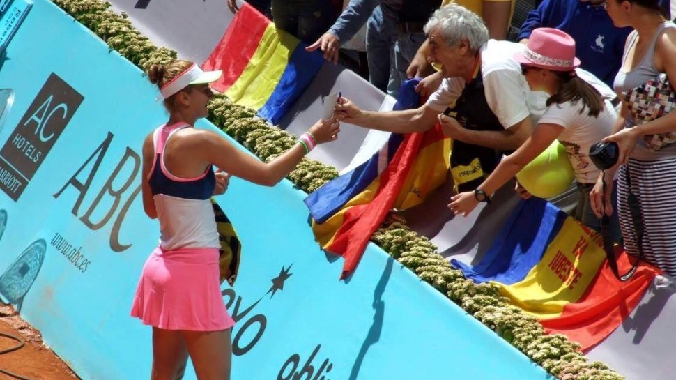 Irina Begu, gest admirat de fani înainte de meciul din Fed Cup