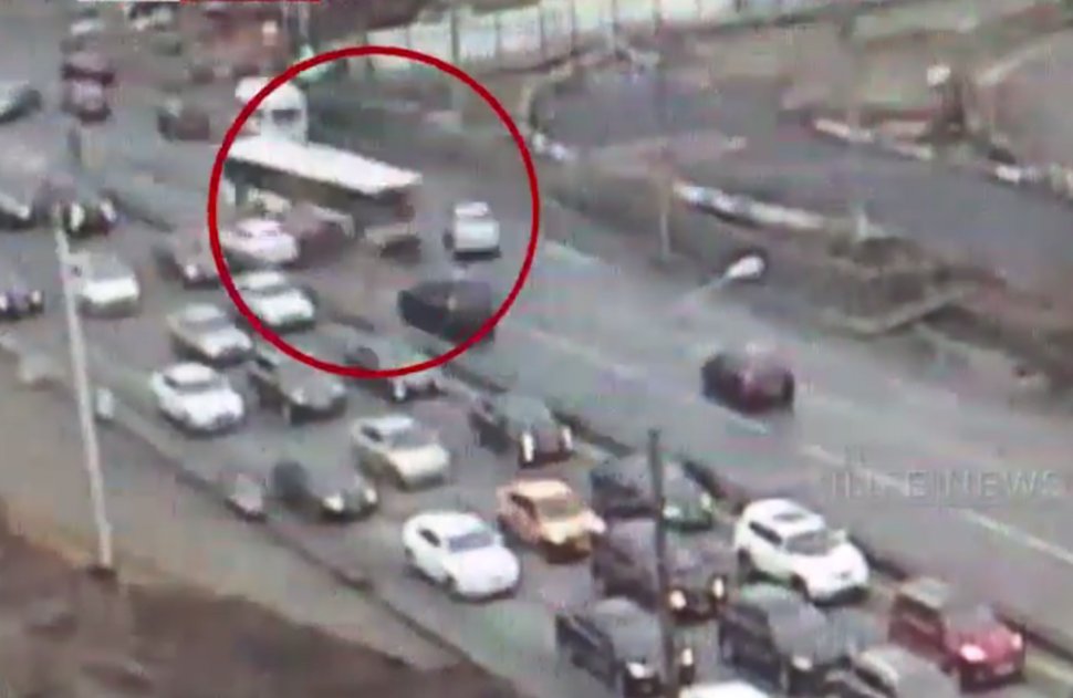 Accident îngrozitor la Moscova! Şoferul unui autobuz a făcut prăpăd - VIDEO