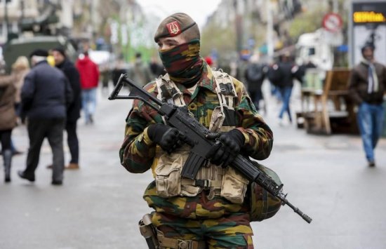 Alertă teroristă la Bruxelles. Trei bărbați au fost arestați