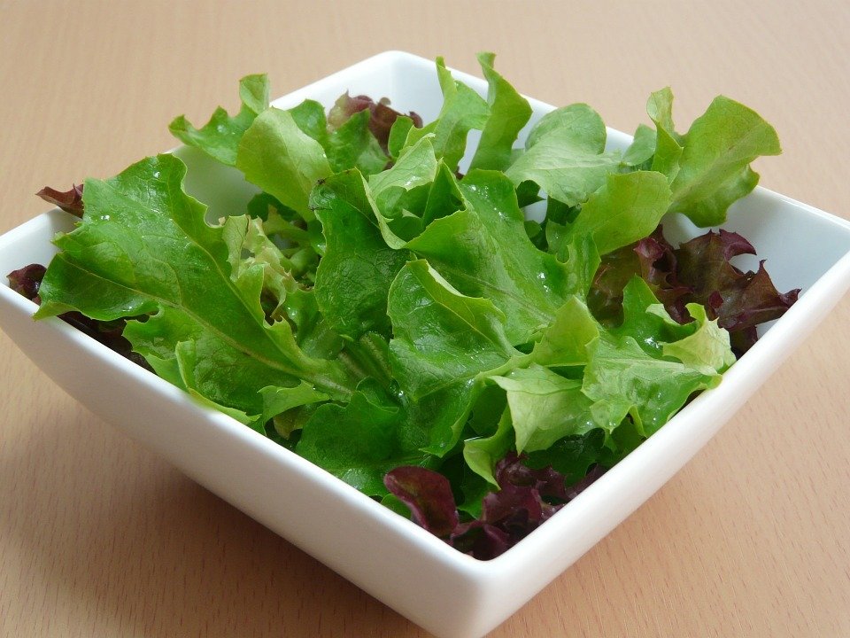 Cât de sănătoasă este de fapt salata verde!