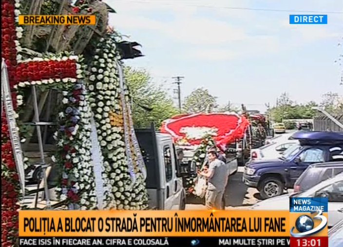 Incident la înmormântarea lui Fane Spoitoru - o coroană imensă s-a rupt - VIDEO