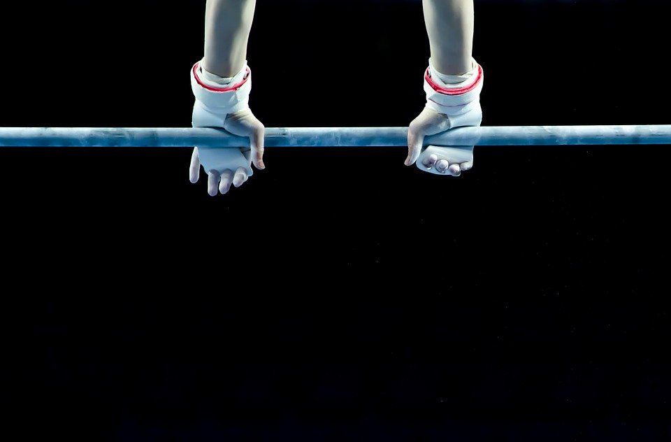 În premieră: Românul care face performanță cu gimnastele din Franța