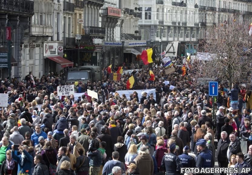 Belgia își plânge morții. Mii de oameni la marşul &quot;contra terorii&quot; de la Bruxelles