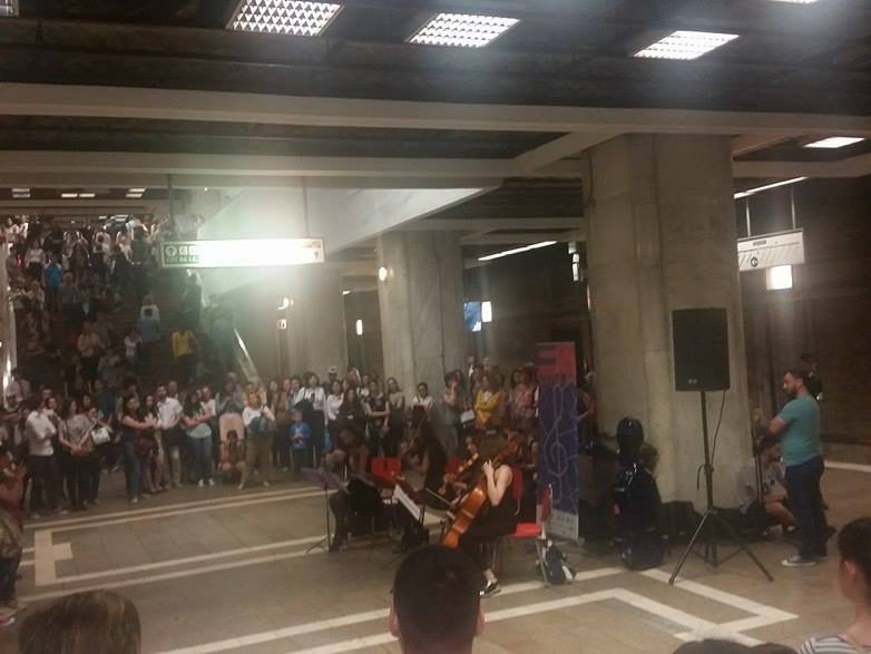 Muzica clasică la metrou: Artişti talentaţi susţin concerte pe peron