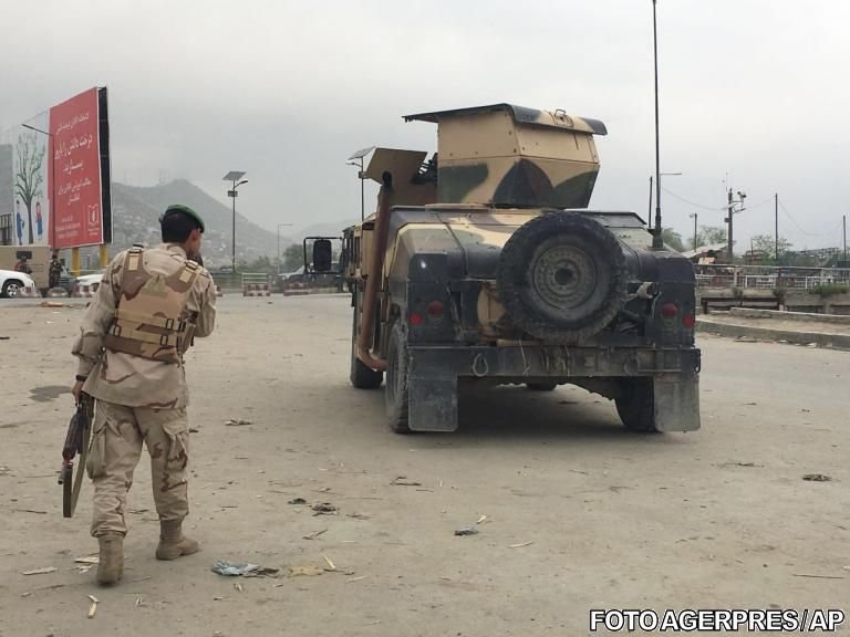 Atentat sinucigaş urmat de focuri de armă, la Kabul. Bilanțul victimelor este incert