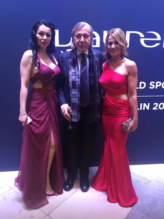 Aparitie de senzatie la 54 de ani! Nadia Comaneci, mai decoltata ca niciodata  376094