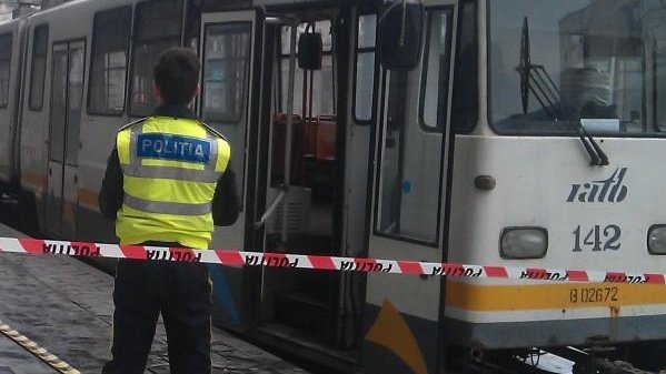 O femeie a fost lovită de tramvai în București