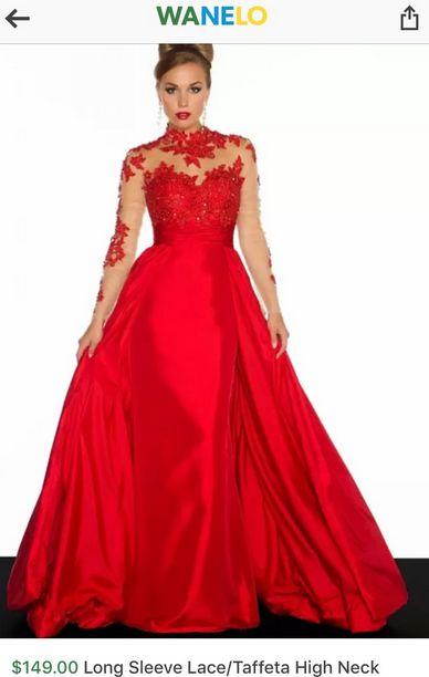 A comandat o rochie de pe internet. Când a deschis pachetul, a avut un șoc. Ce se afla în cutie 376375