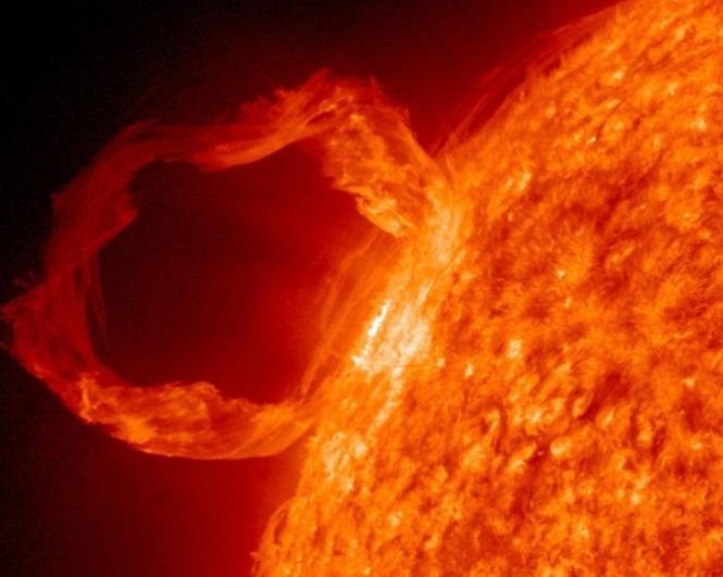 O explozie spectaculoasă a fost observată de astronomii NASA pe suprafaţa Soarelui