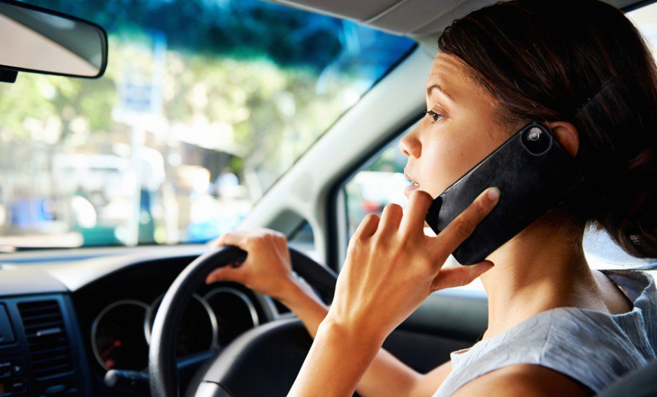 Atenție, șoferi! Cum poate afla poliția dacă ai provocat un accident din cauza telefonului mobil