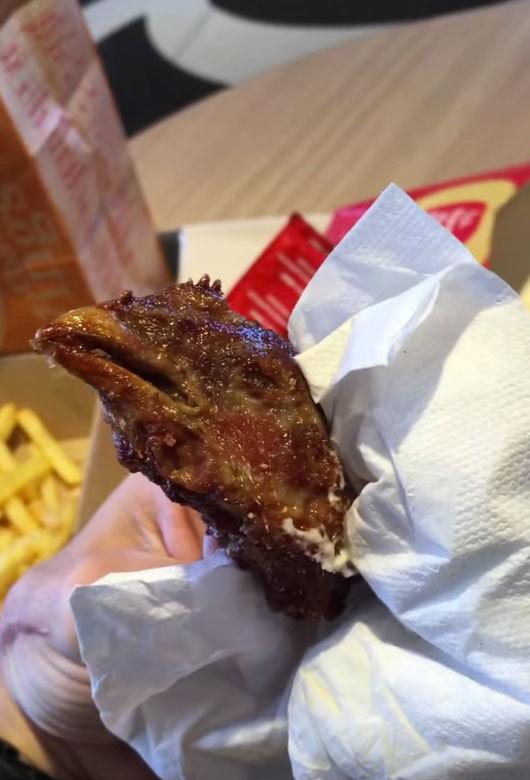 S-a dus să mănânce la un restaurant. Peste ce a putut da însă un bărbat în timp ce își savura prânzul 377192