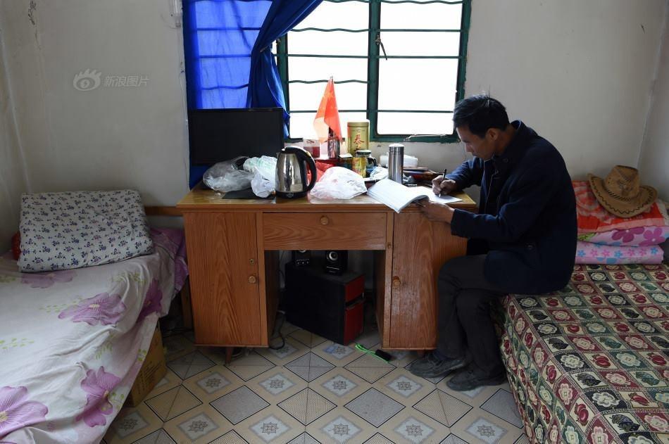 FOTO! Cum arată satul cu un singur locuitor. Viața acestui bărbat ar putea deveni subiect de film  377519