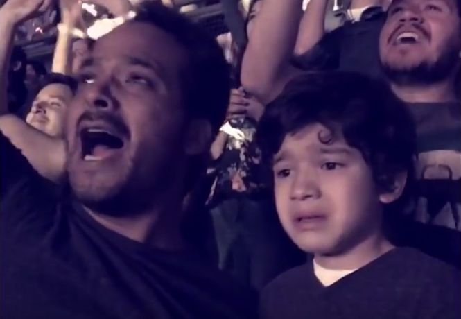 Copilul care a făcut milioane de oameni să plângă. Cum a reacționat puștiul autist când și-a văzut trupa preferată, Coldplay - VIDEO