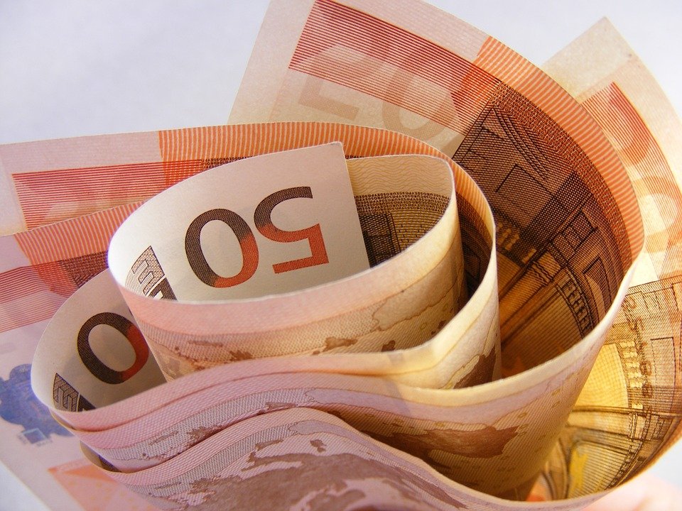 Daily income. Fonduri europene blocate, investiții în impas