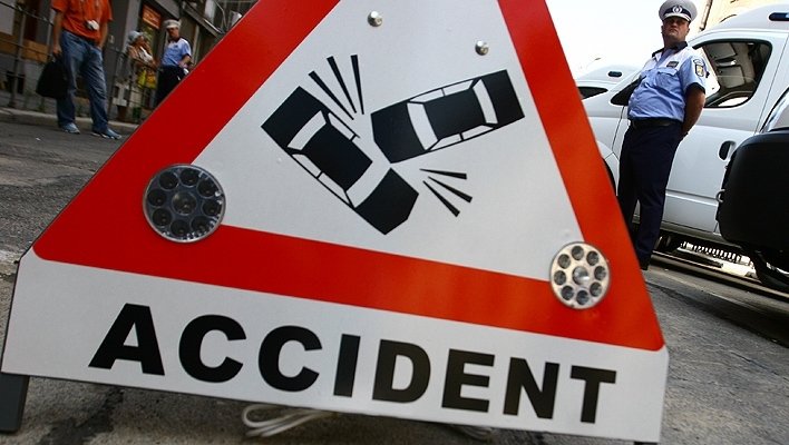 Şoferi reţinuţi în Botoşani, după o cursă ilegală şi un accident mortal