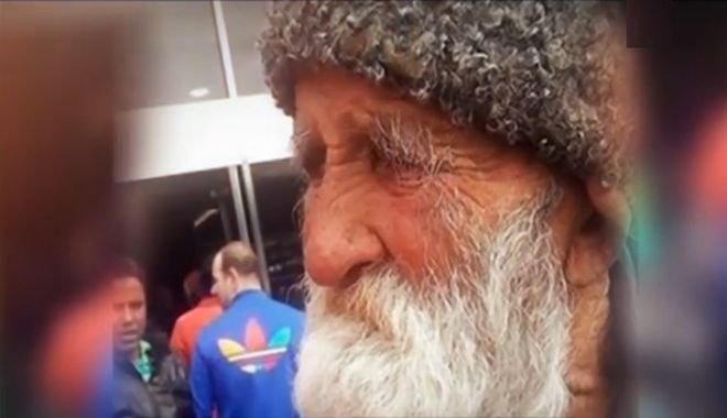 Bătrânul cerşetor care i-a impresionat pe românii din Londra a ajuns acasă